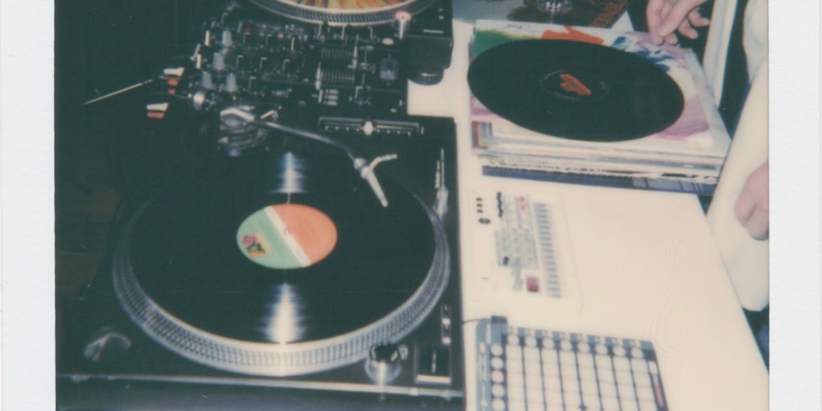 contratar DJ evento